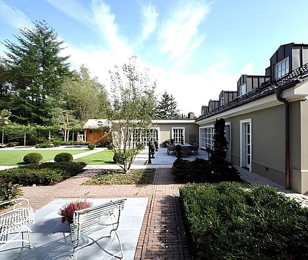 Exklusive Villa mit Garten – Immobilienmakler Hanau | Immobilienmaklerin Hanau Elegante Villa mit großzügigem Garten – Ihr Traumhaus in Hanau, präsentiert von Ihrem Immobilienmakler.