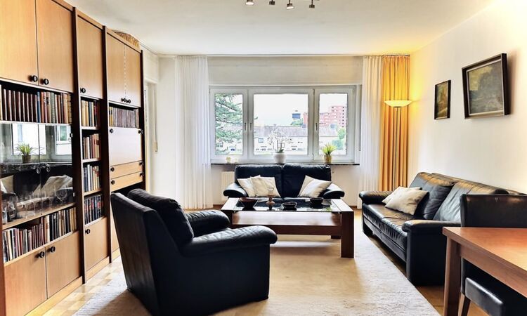 Attraktive%203%20 %20Zimmer%20Wohnung%20mit%20durchdachtem%20Grundriss%20in%20zentraler%20aber%20ruhiger%20Lage