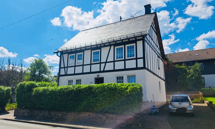 Charmantes%20Mehrfamilienhaus%20mit%20drei%20Wohneinheiten