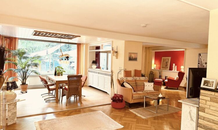 Gro%C3%9Fz%C3%BCgiges%20Ein Zweifamilienhaus%20in%20gehobener%20Lage%20von%20Hanau%20 %20Interessant%20auch%20f%C3%BCr%20Kapitalanleger